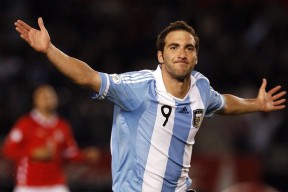 F1赛车赛场焦点！意大利队对阵西班牙队，年轻新星表现惊艳，未来可期-半岛体育官方网站