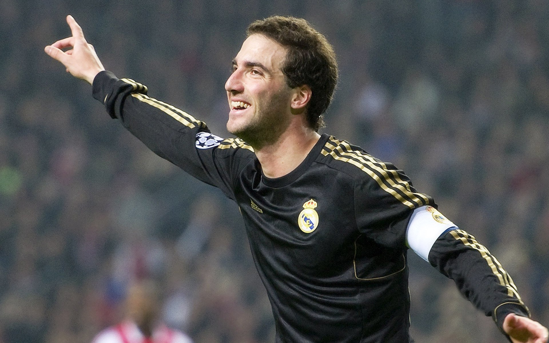 内马尔在加拿大队比赛中突破纪录，关键助攻引发热议！